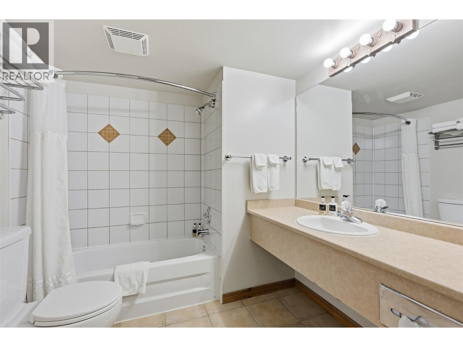 3160 Creekside Way Unit# 204, Sun Peaks