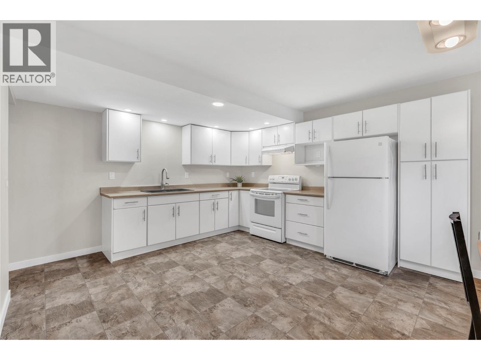 7111 Peach Orchard Road, Summerland