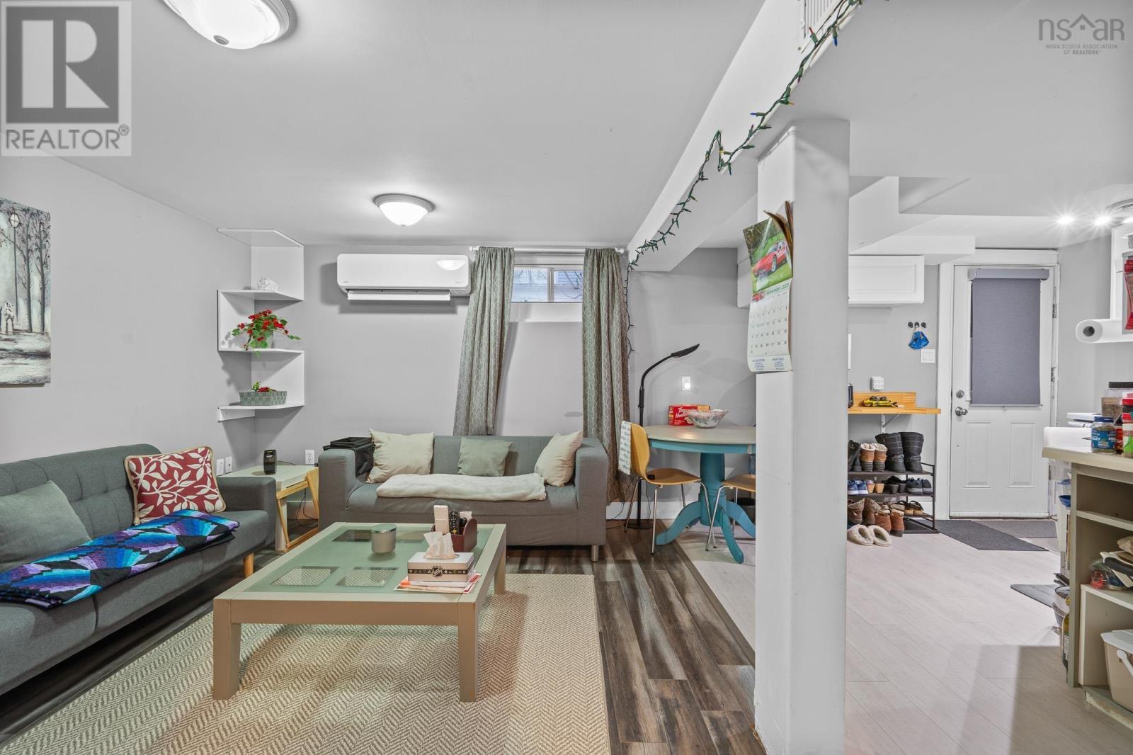 Property 21 of 49 of 1589 King Street