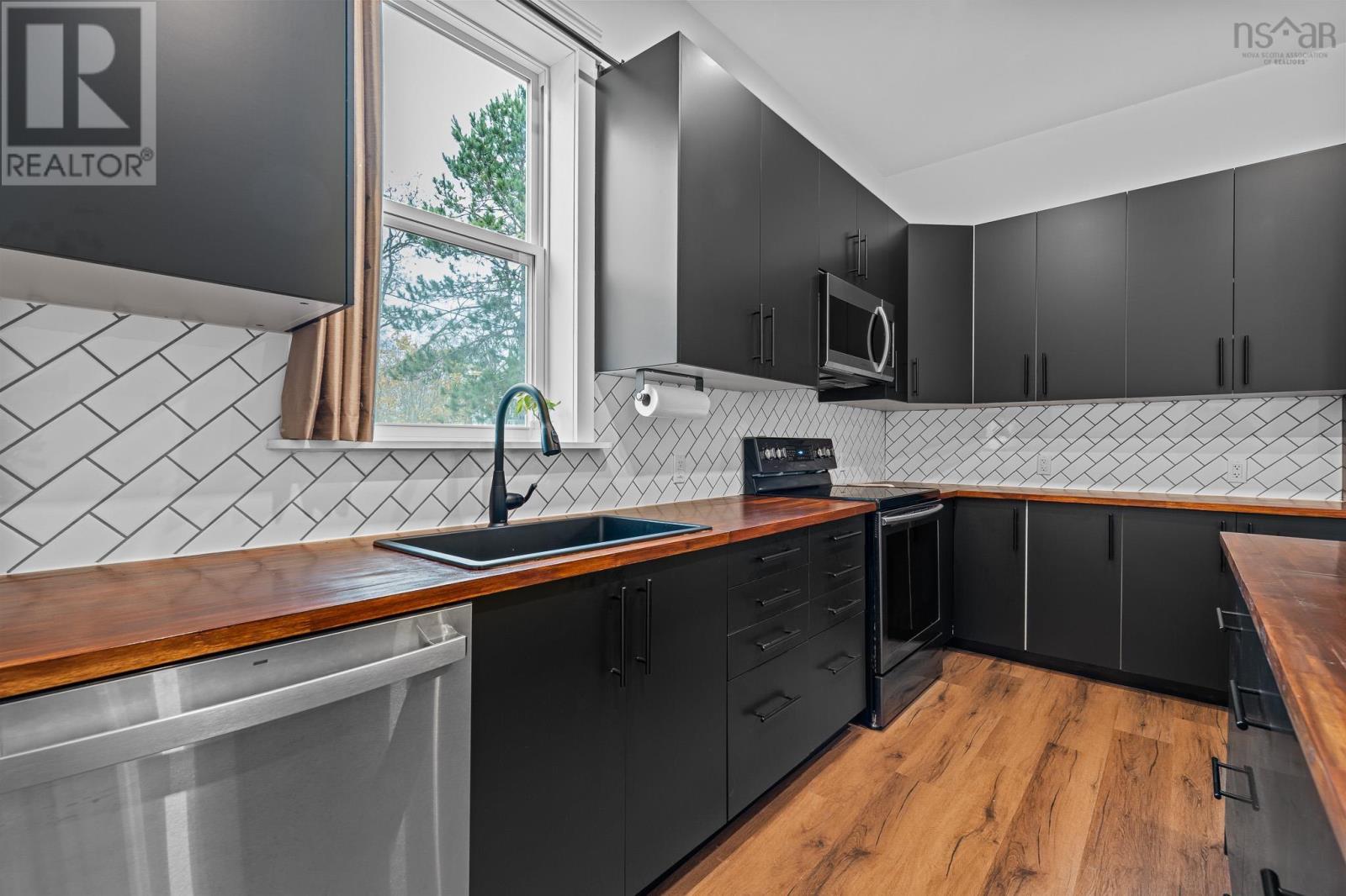 Property 32 of 49 of 1589 King Street