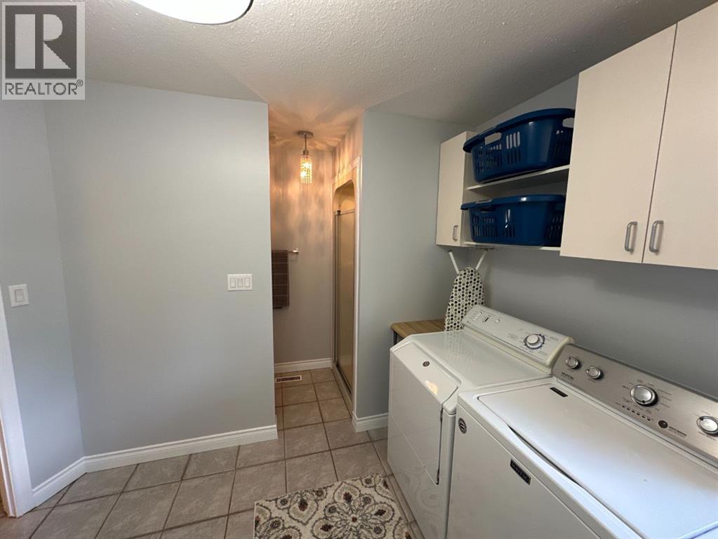 Single Family House Bungalow for Sale in   Street Rosedale Peace River 