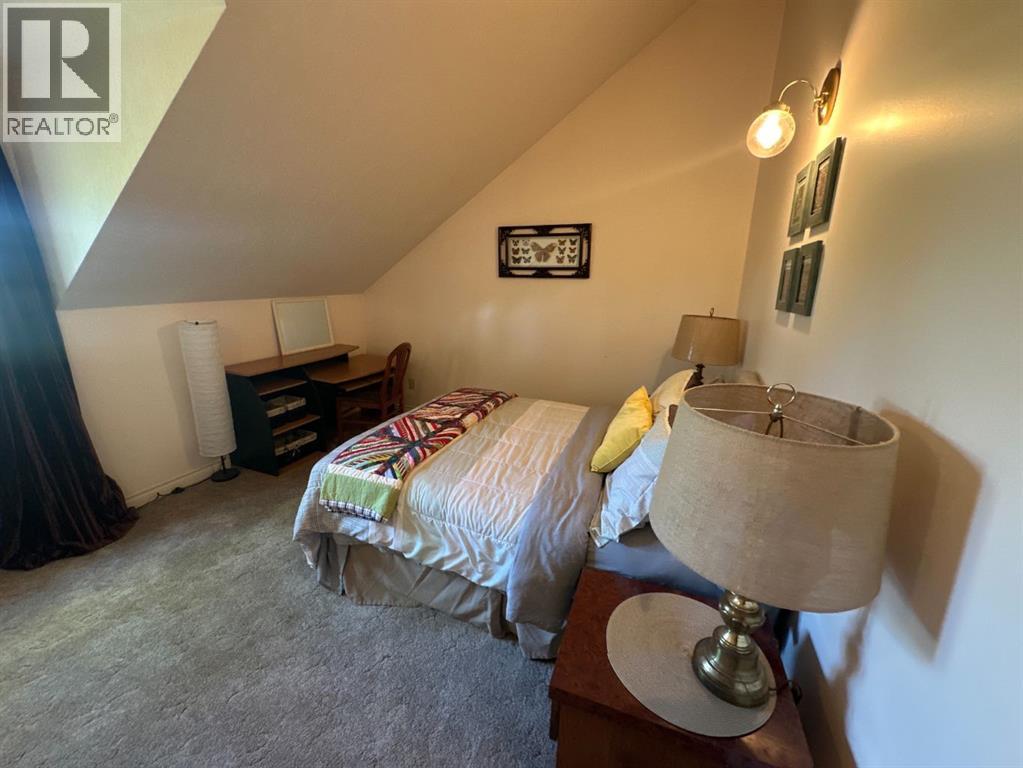 Single Family House Bungalow for Sale in   Street Rosedale Peace River 