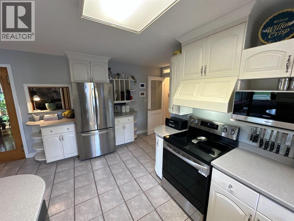 Single Family House Bungalow for Sale in   Street Rosedale Peace River 