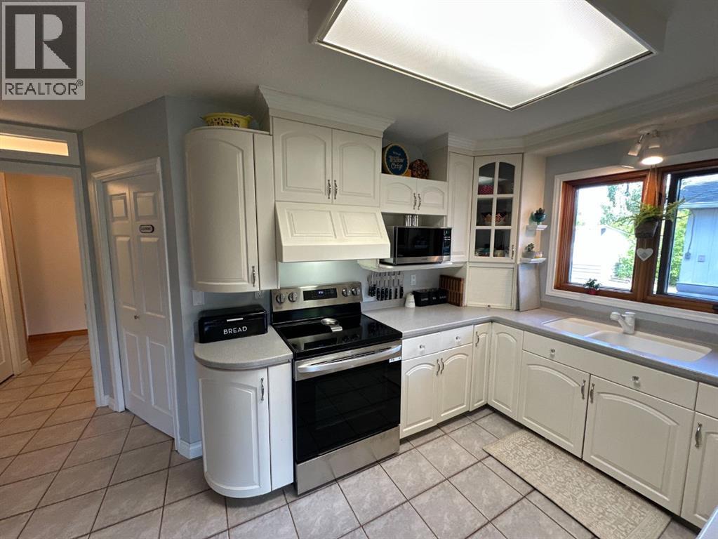 Single Family House Bungalow for Sale in   Street Rosedale Peace River 