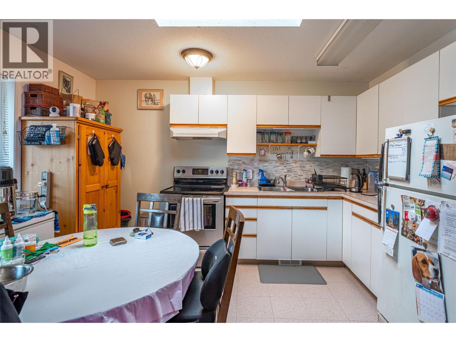 5683 97 Highway, Falkland