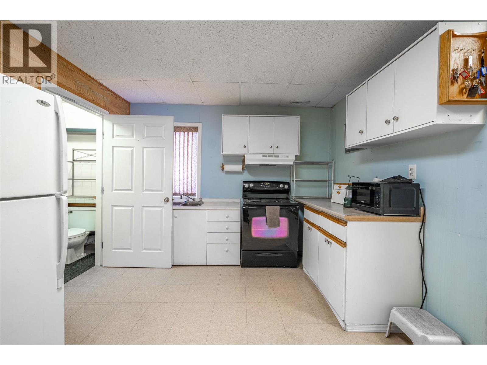 5683 97 Highway, Falkland