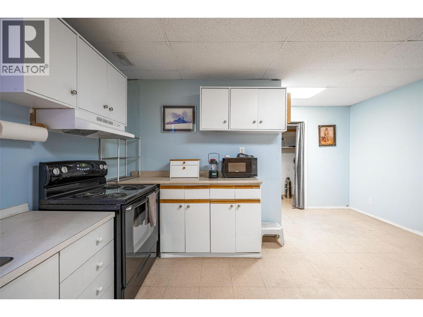 5683 97 Highway, Falkland