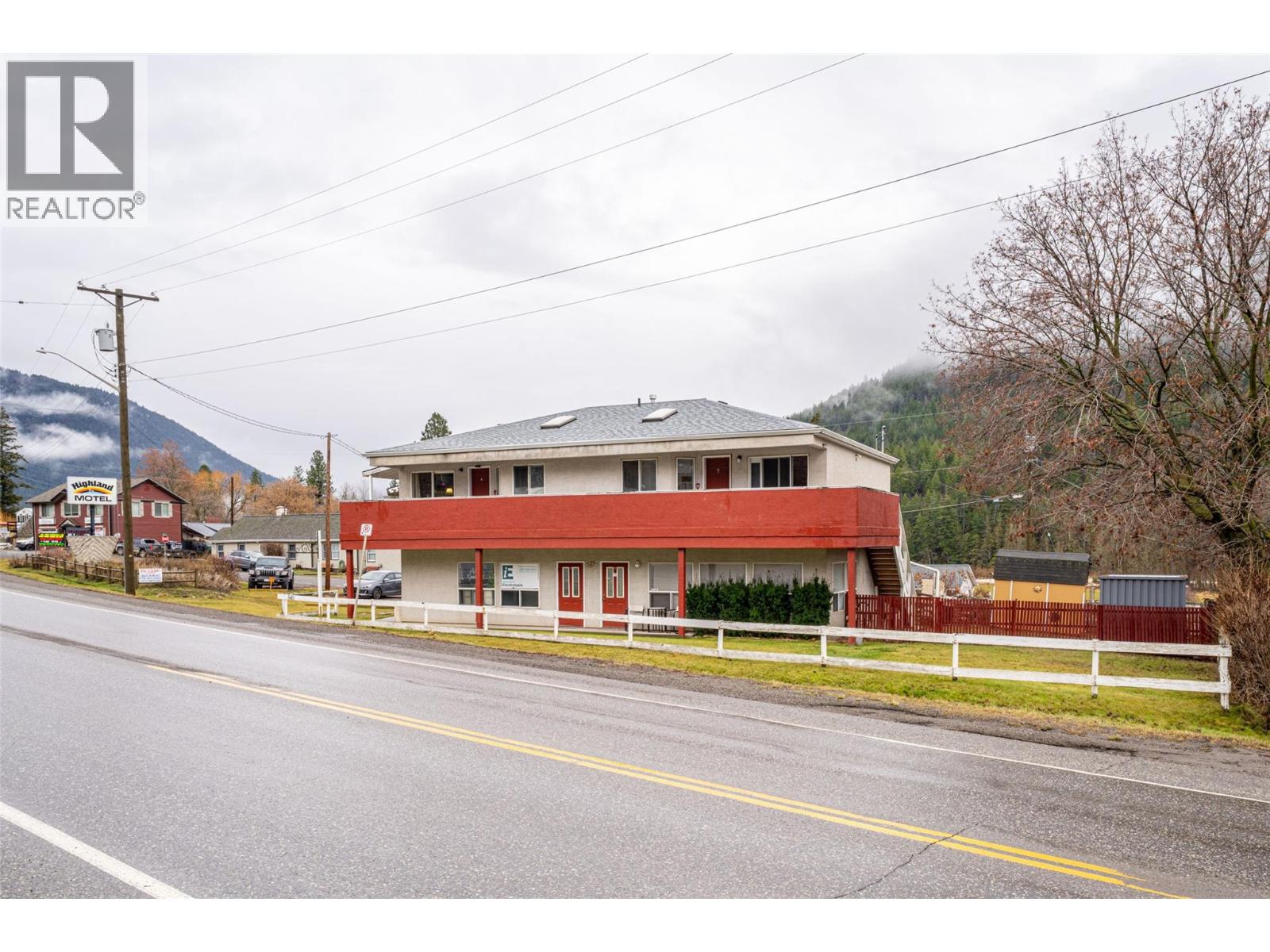 5683 97 Highway, Falkland