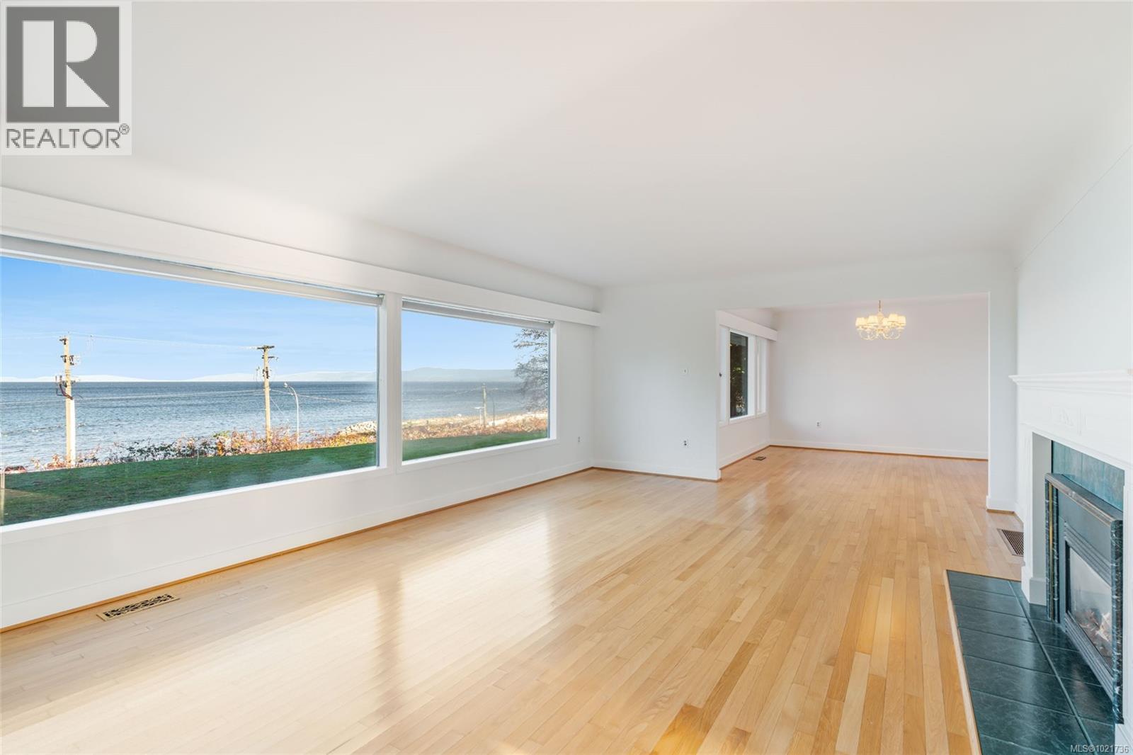 441 Memorial Ave, Qualicum Beach