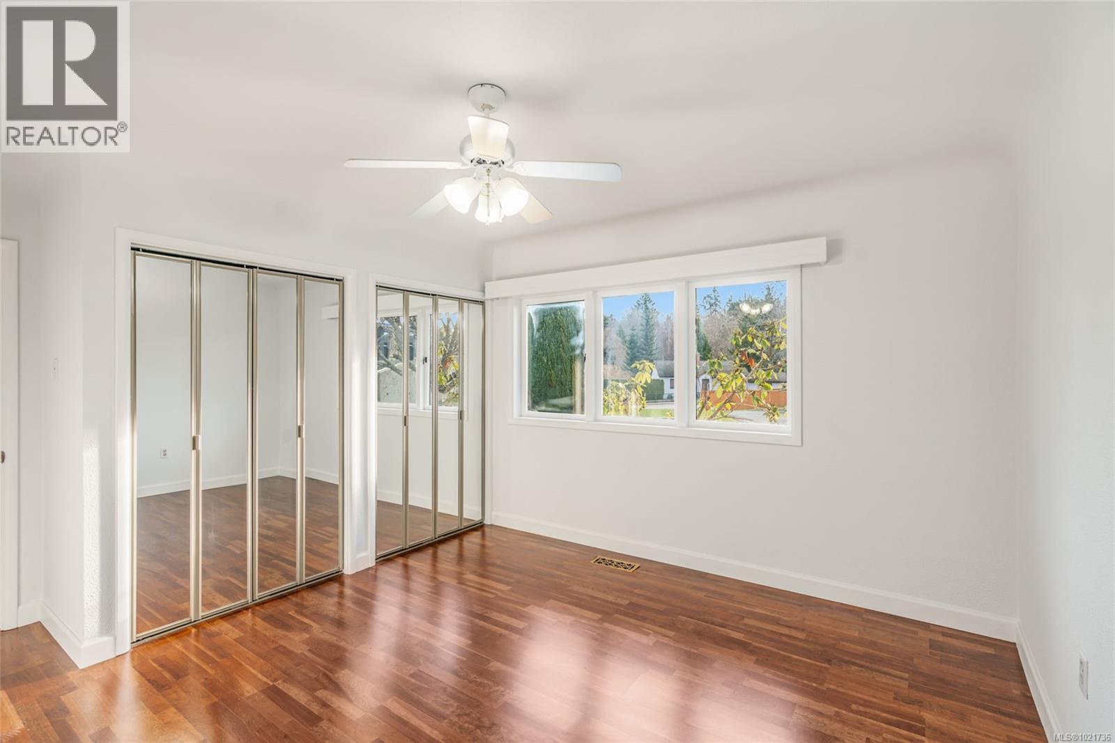 441 Memorial Ave, Qualicum Beach