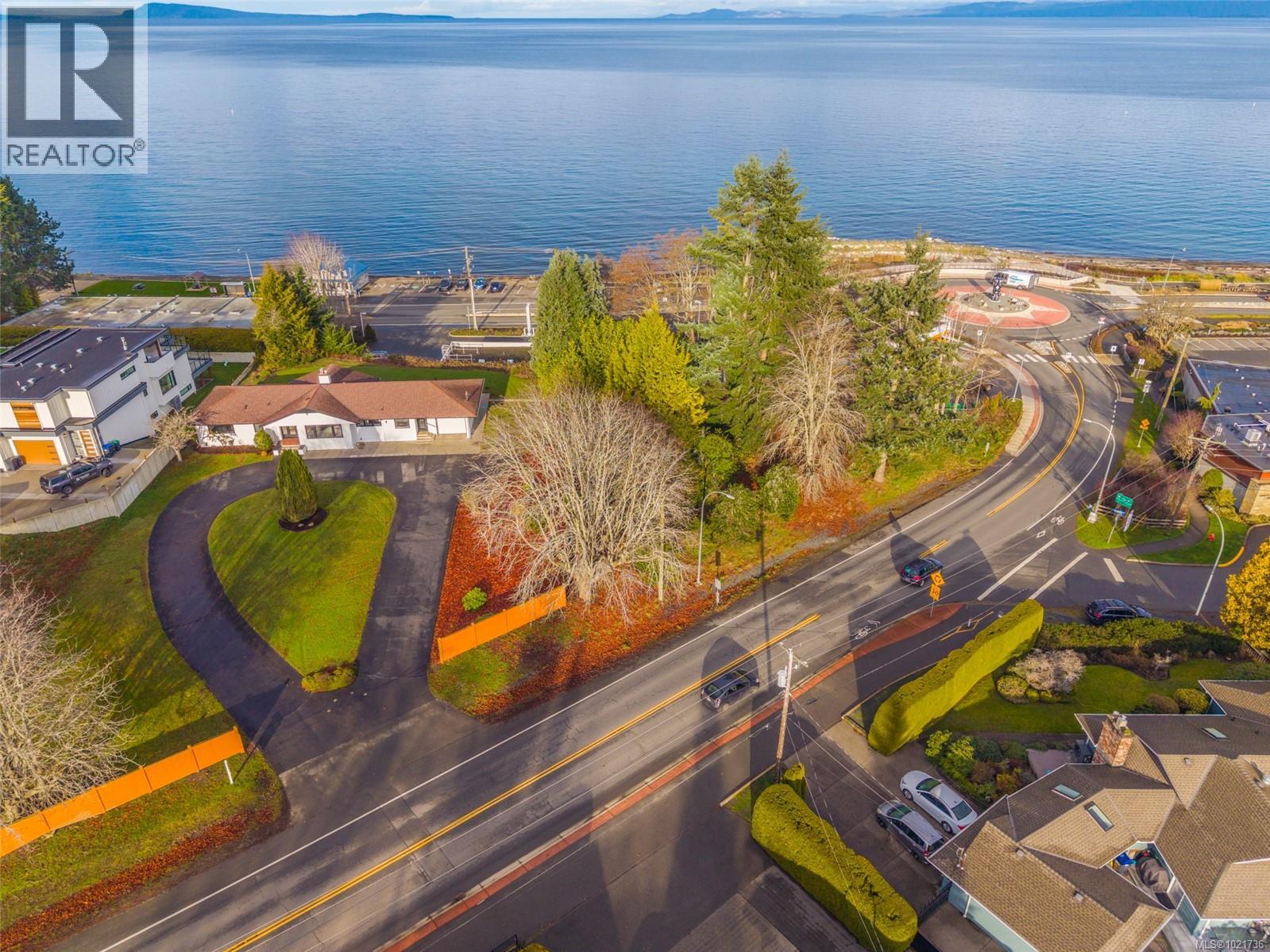 441 Memorial Ave, Qualicum Beach