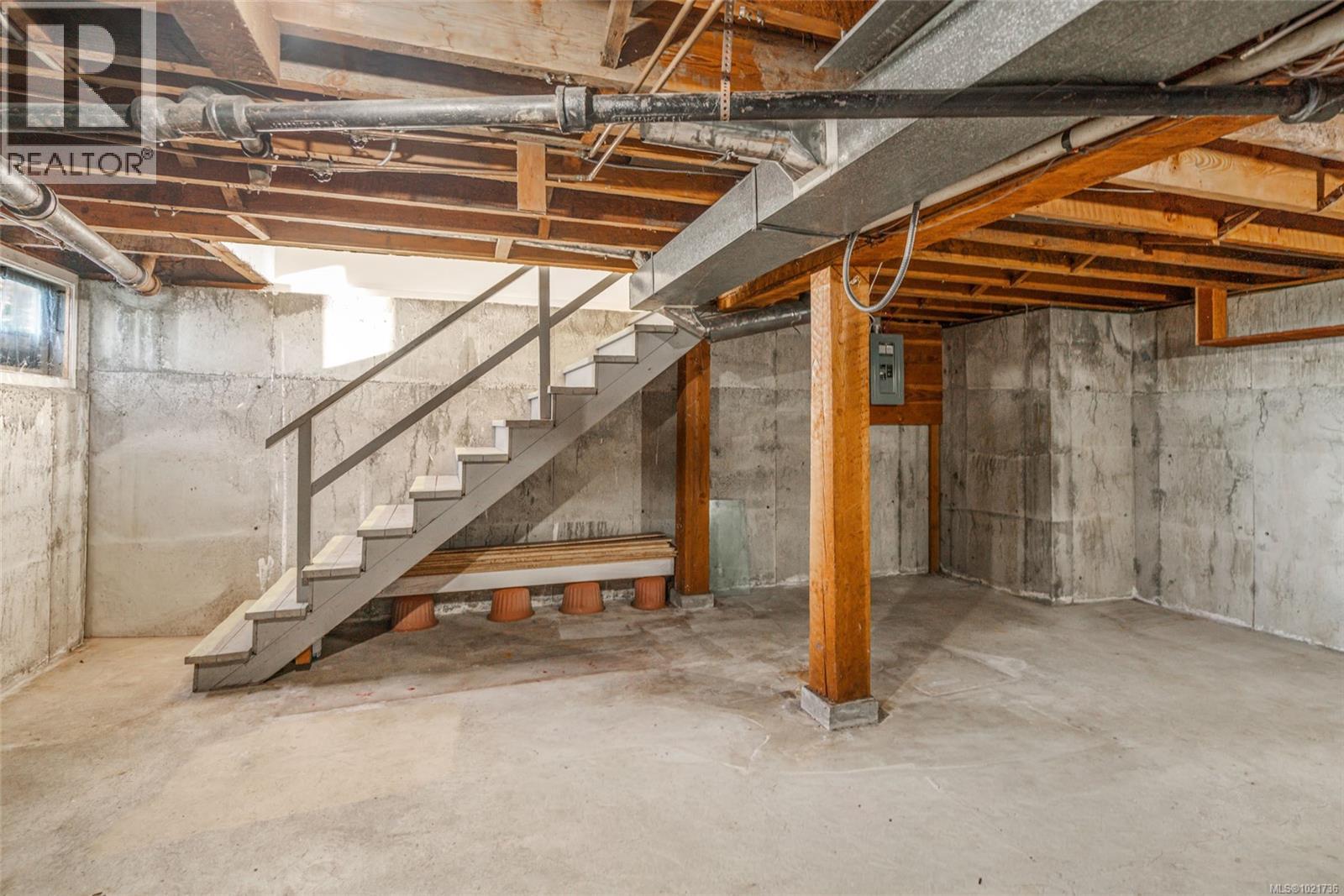 441 Memorial Ave, Qualicum Beach