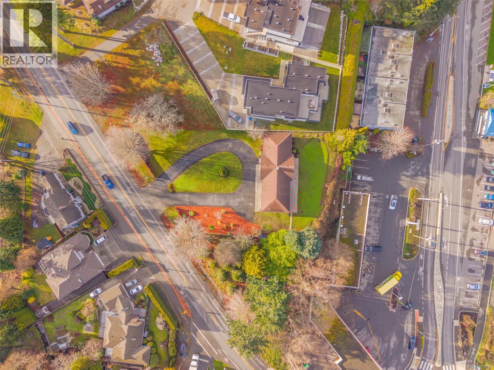 441 Memorial Ave, Qualicum Beach