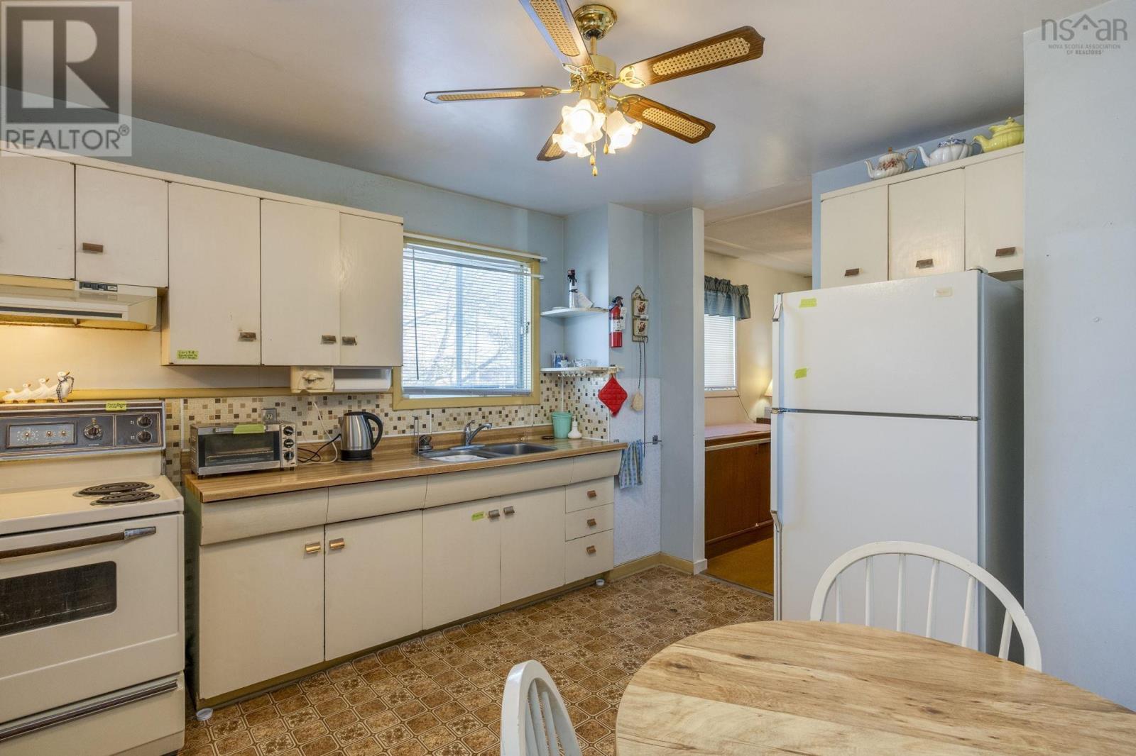 Property 23 of 49 of 15 Acadia Street