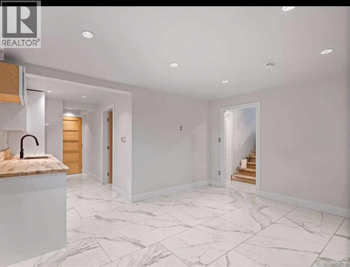 981 Pratt Rd, Hilliers