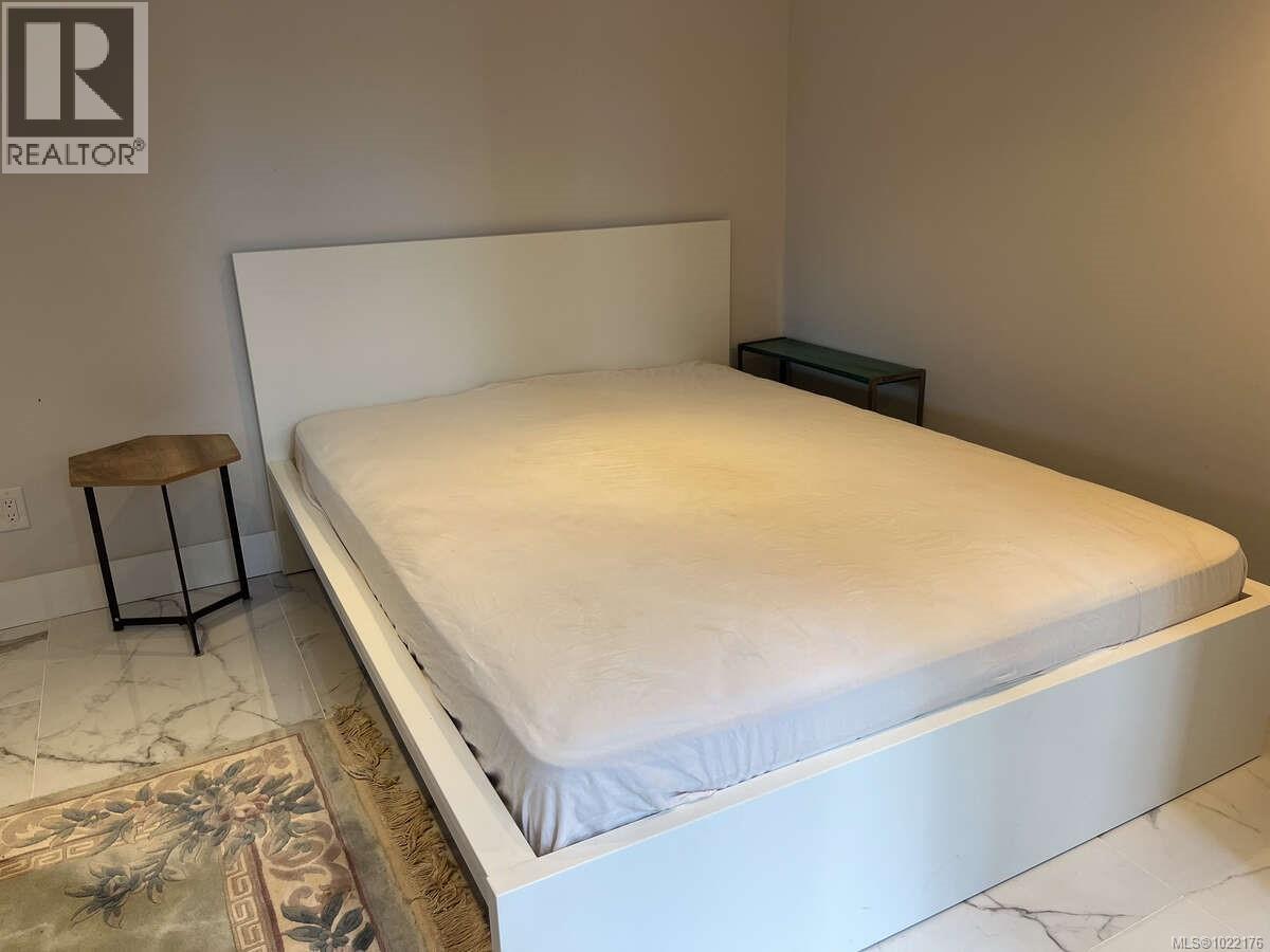 981 Pratt Rd, Hilliers