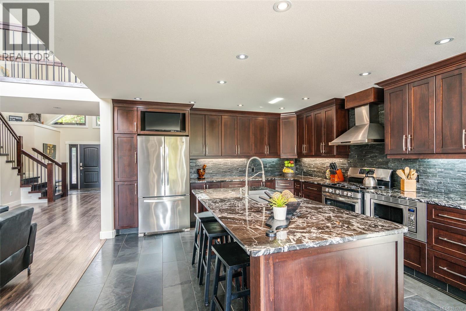 2466 Summerset Rd, Nanoose Bay