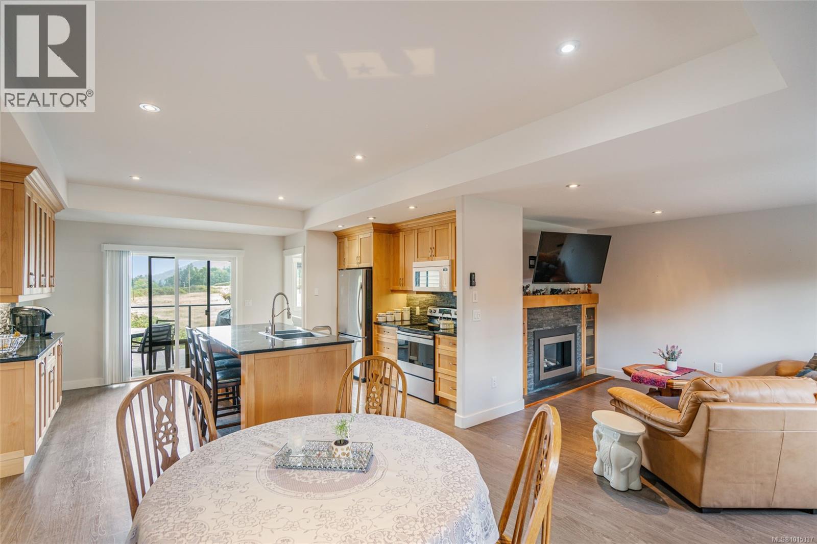 2466 Summerset Rd, Nanoose Bay