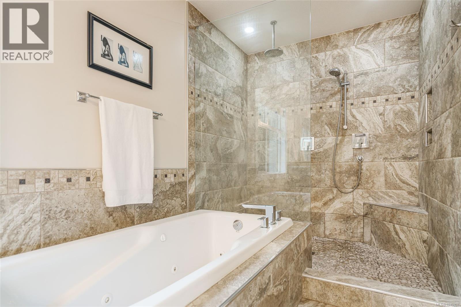 2466 Summerset Rd, Nanoose Bay