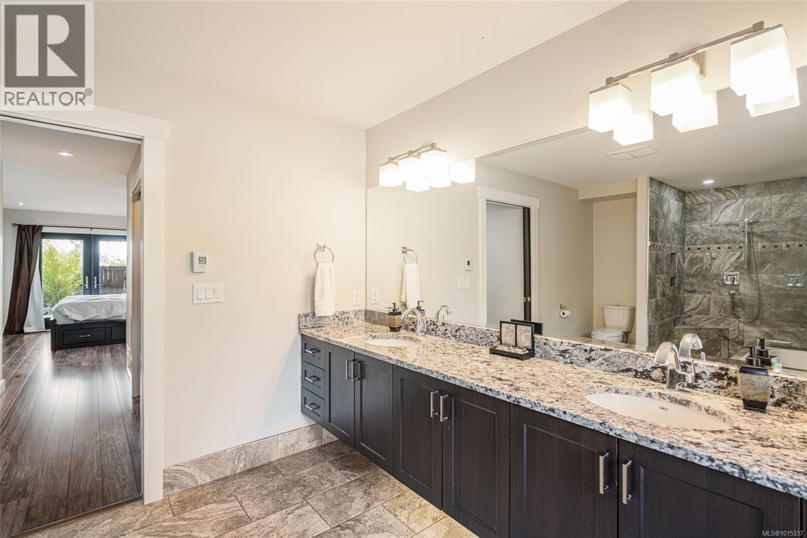 2466 Summerset Rd, Nanoose Bay