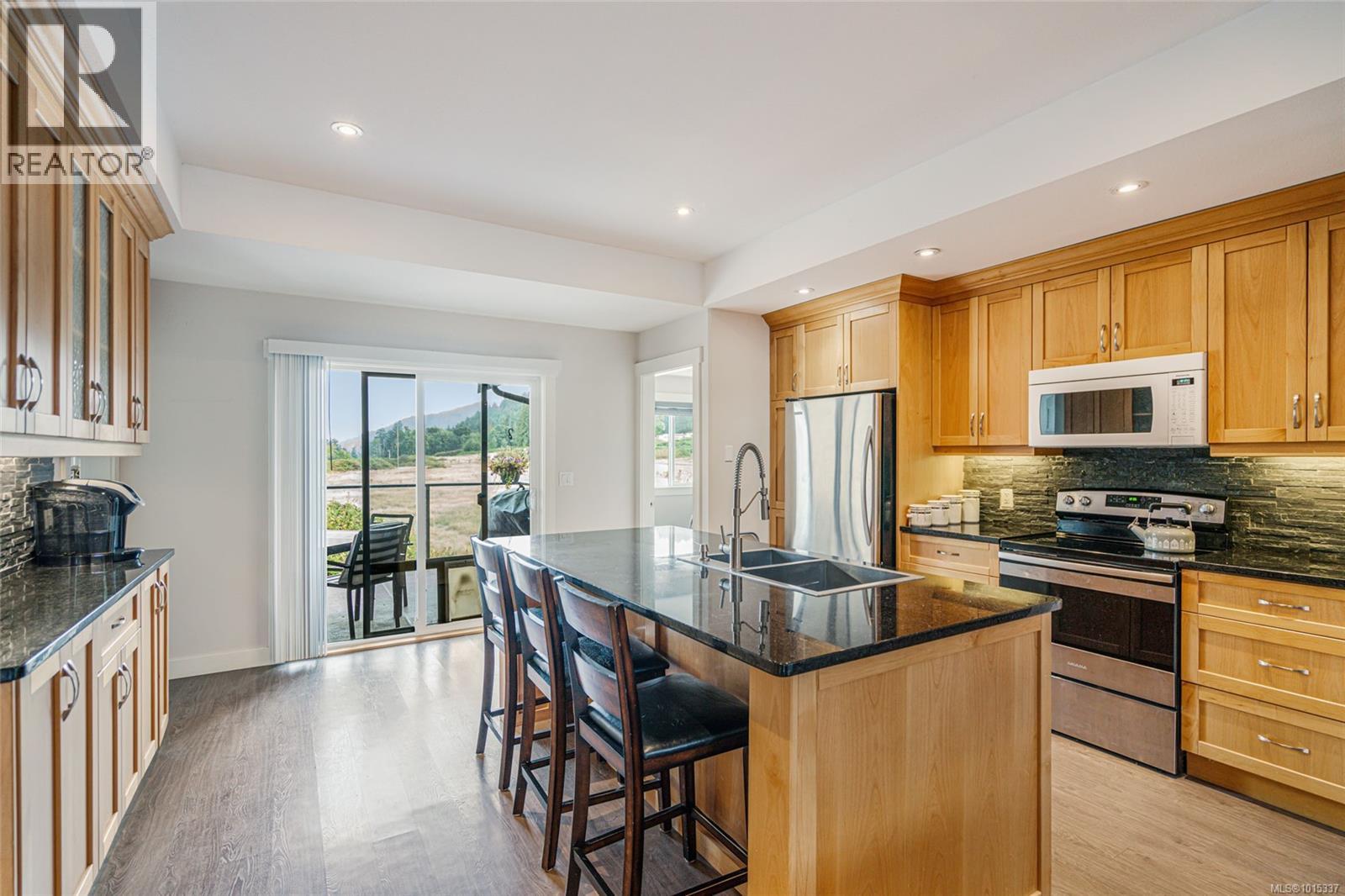 2466 Summerset Rd, Nanoose Bay