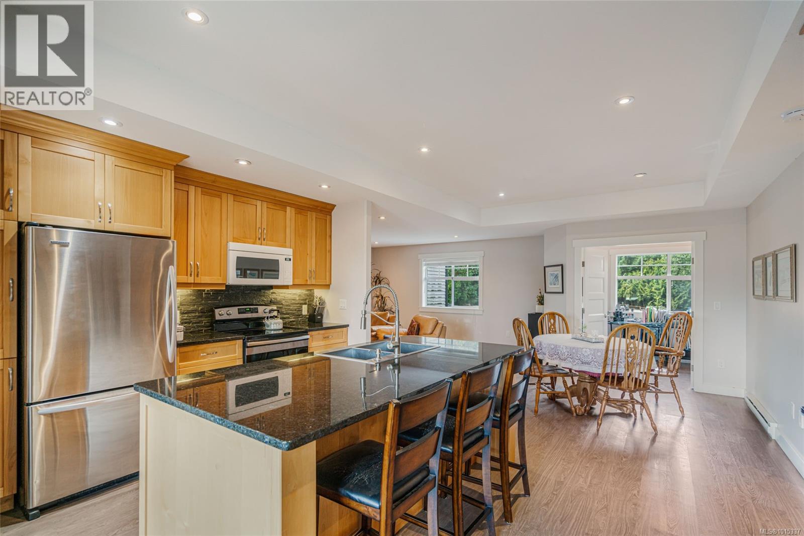 2466 Summerset Rd, Nanoose Bay