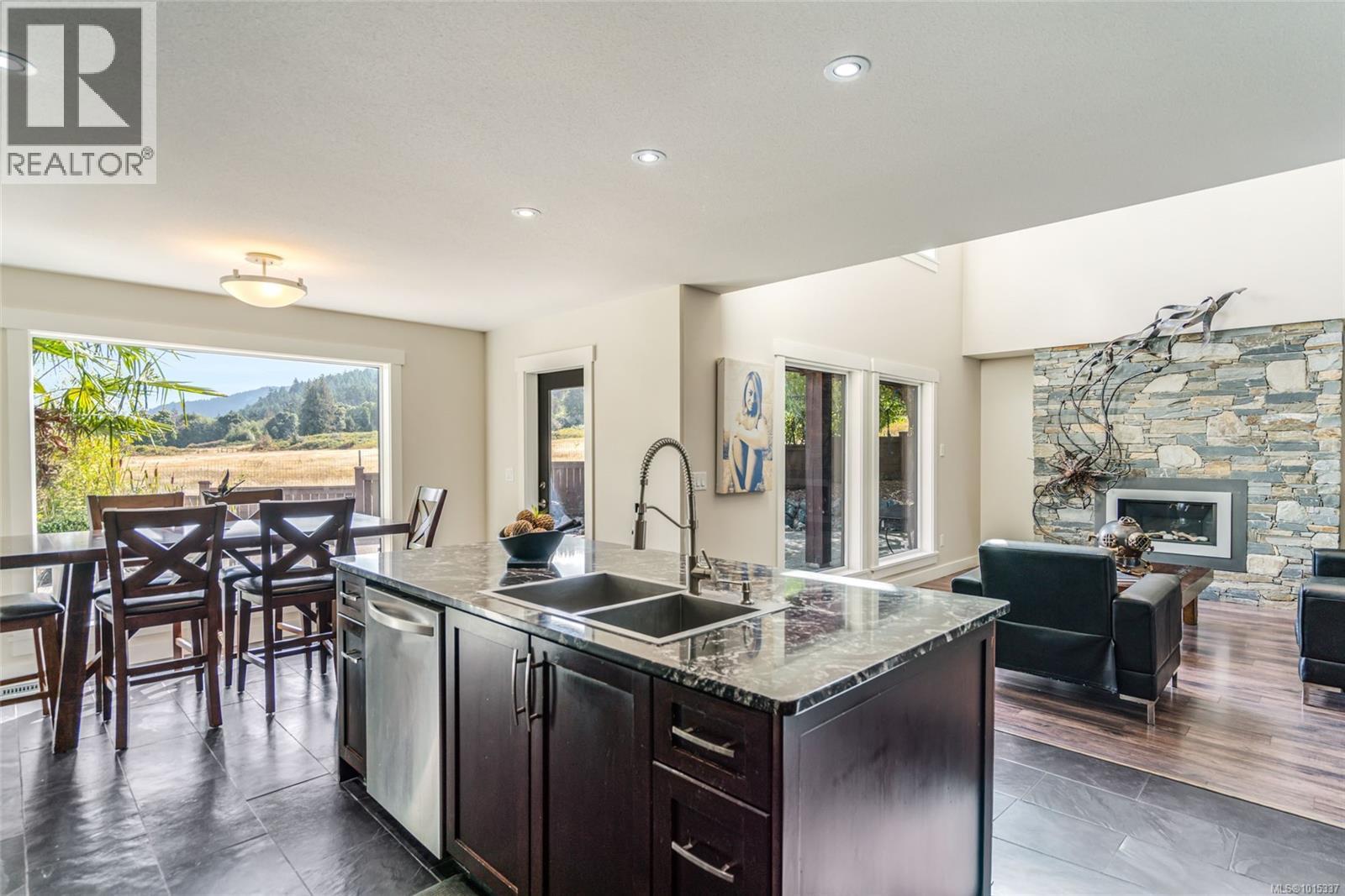 2466 Summerset Rd, Nanoose Bay