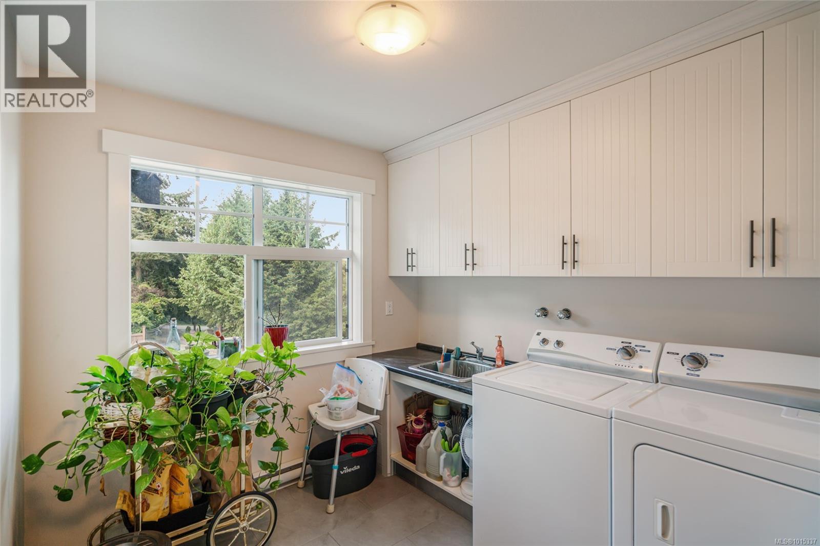 2466 Summerset Rd, Nanoose Bay