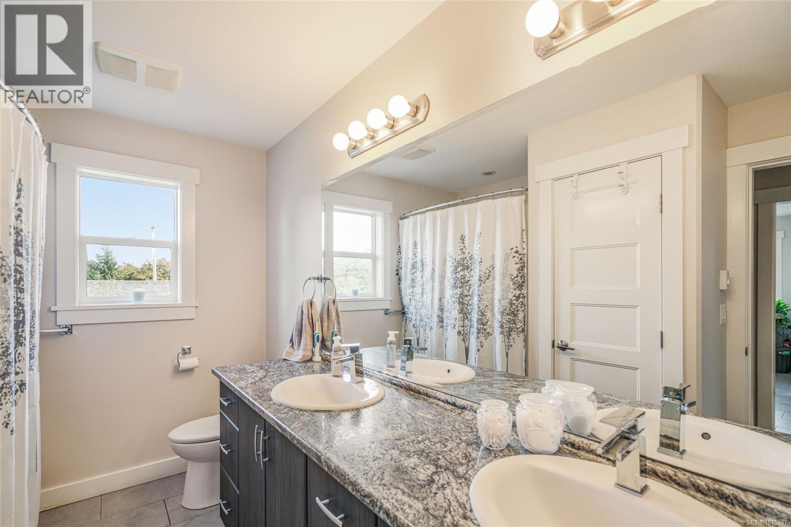 2466 Summerset Rd, Nanoose Bay