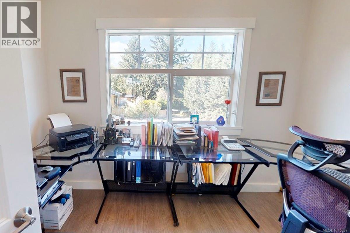 2466 Summerset Rd, Nanoose Bay