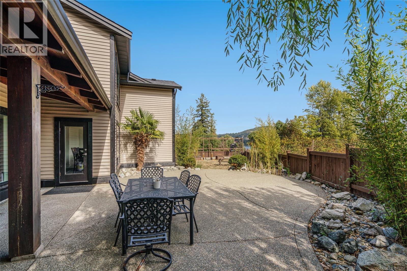 2466 Summerset Rd, Nanoose Bay