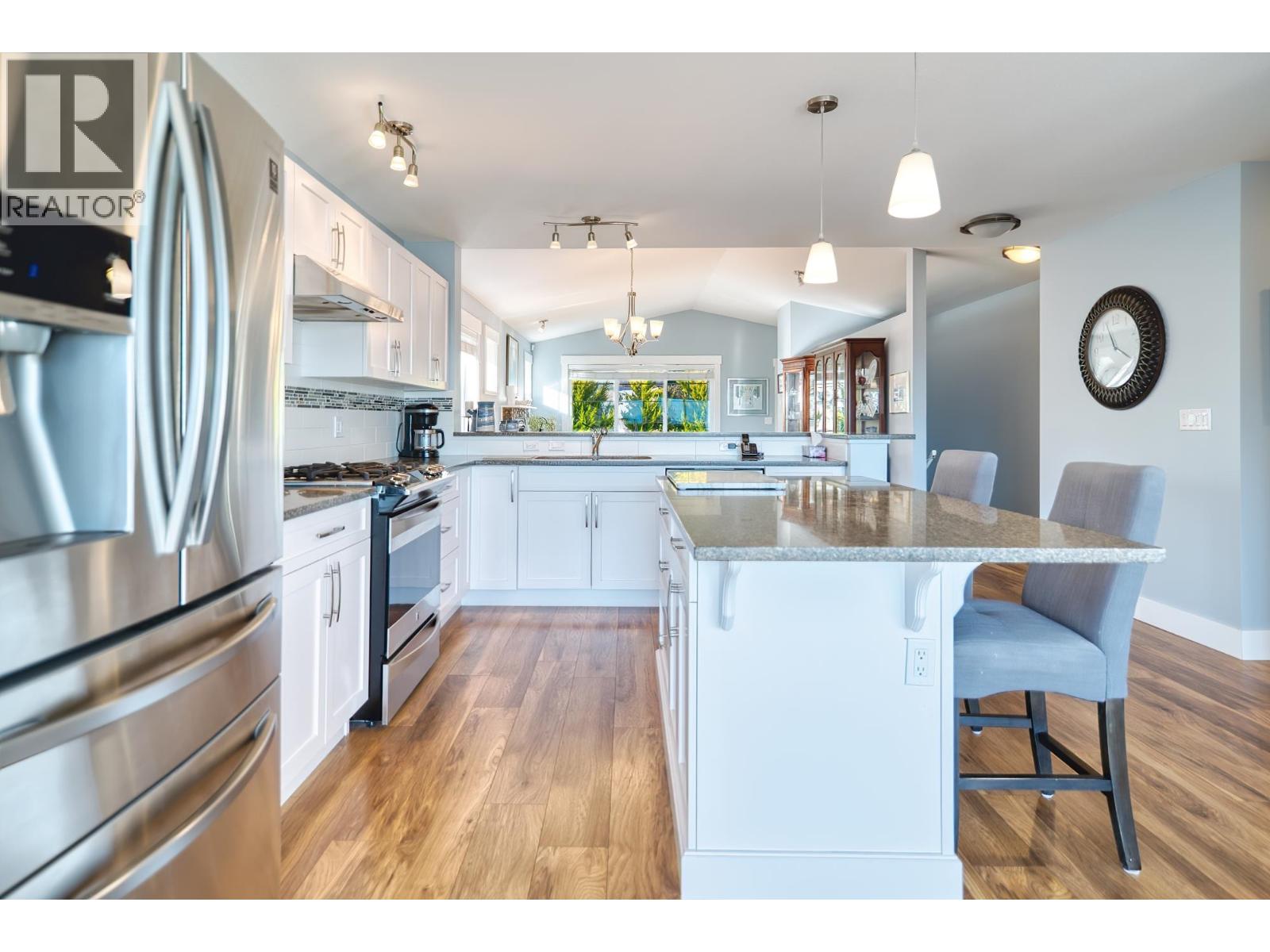 6263 APOLLO ROAD, Sechelt