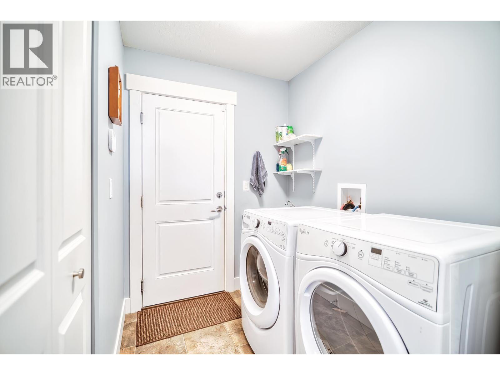 6263 APOLLO ROAD, Sechelt