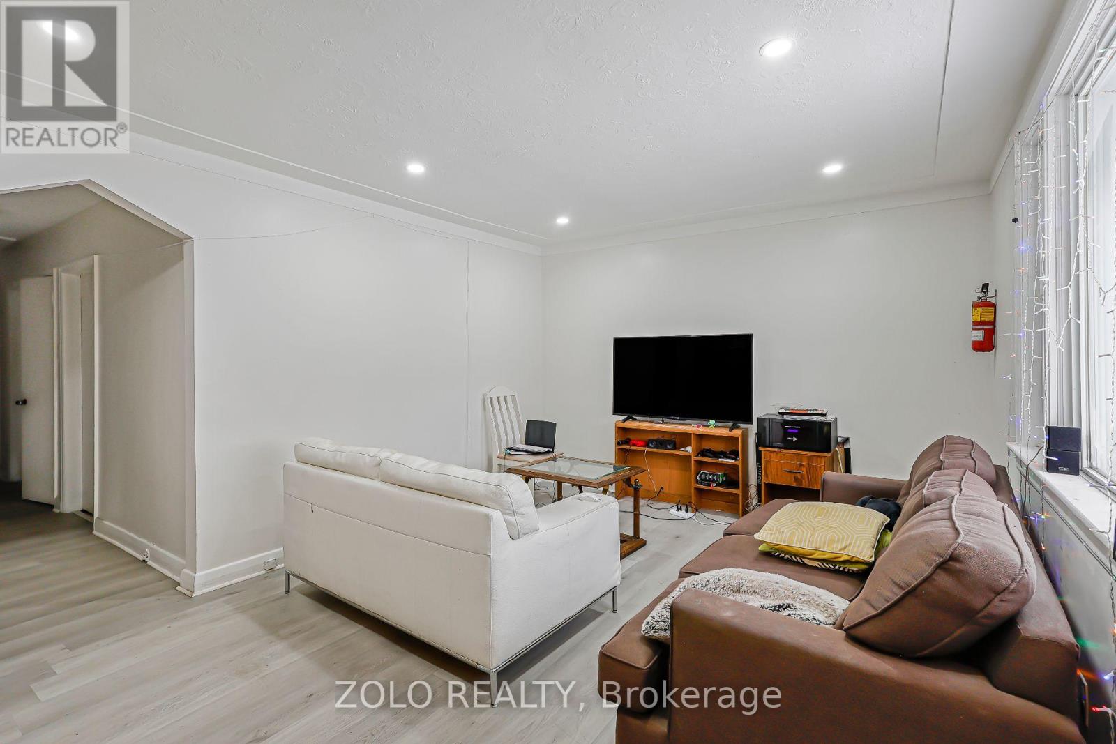 129 ROEHAMPTON AVENUE - 6
