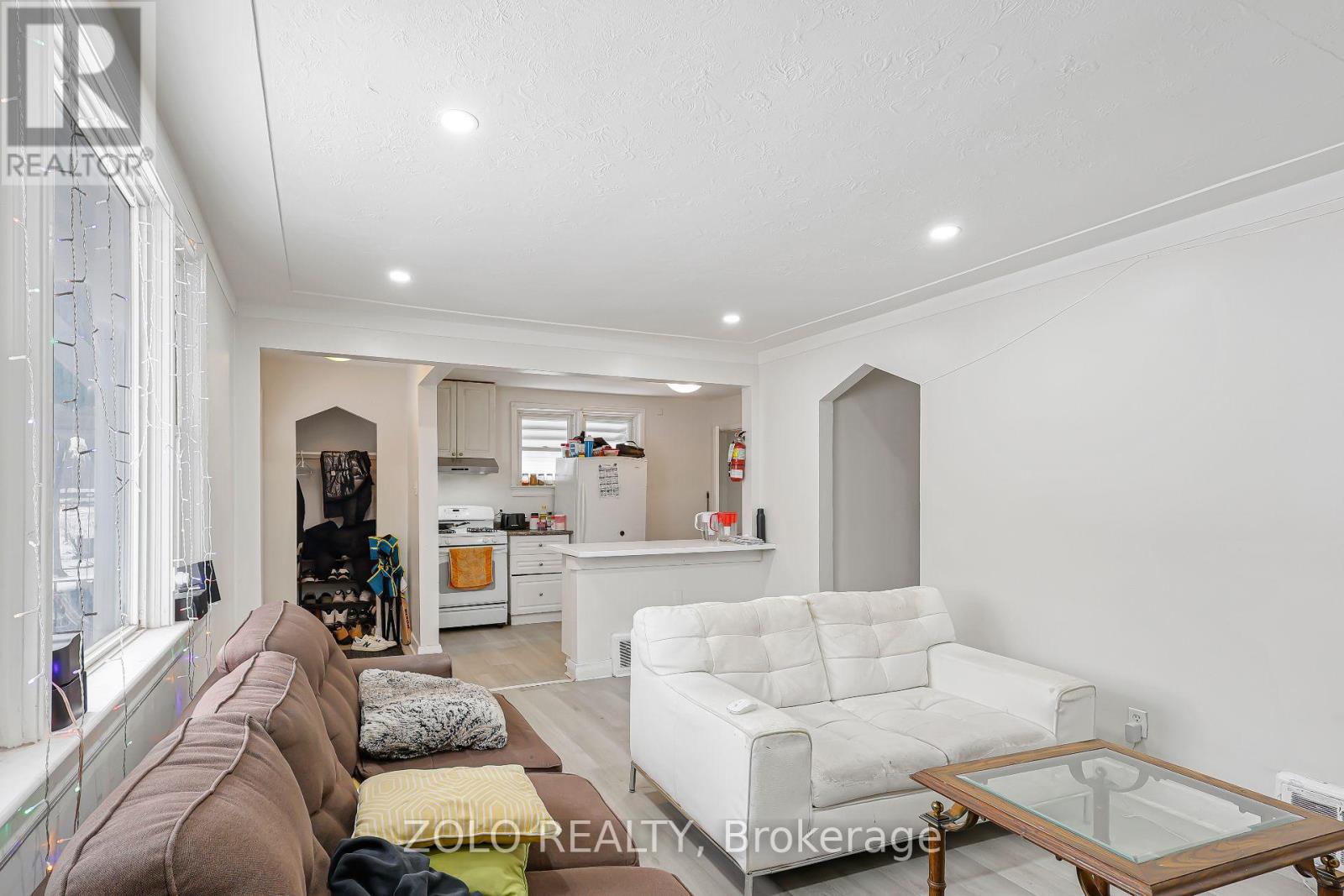 129 ROEHAMPTON AVENUE - 9