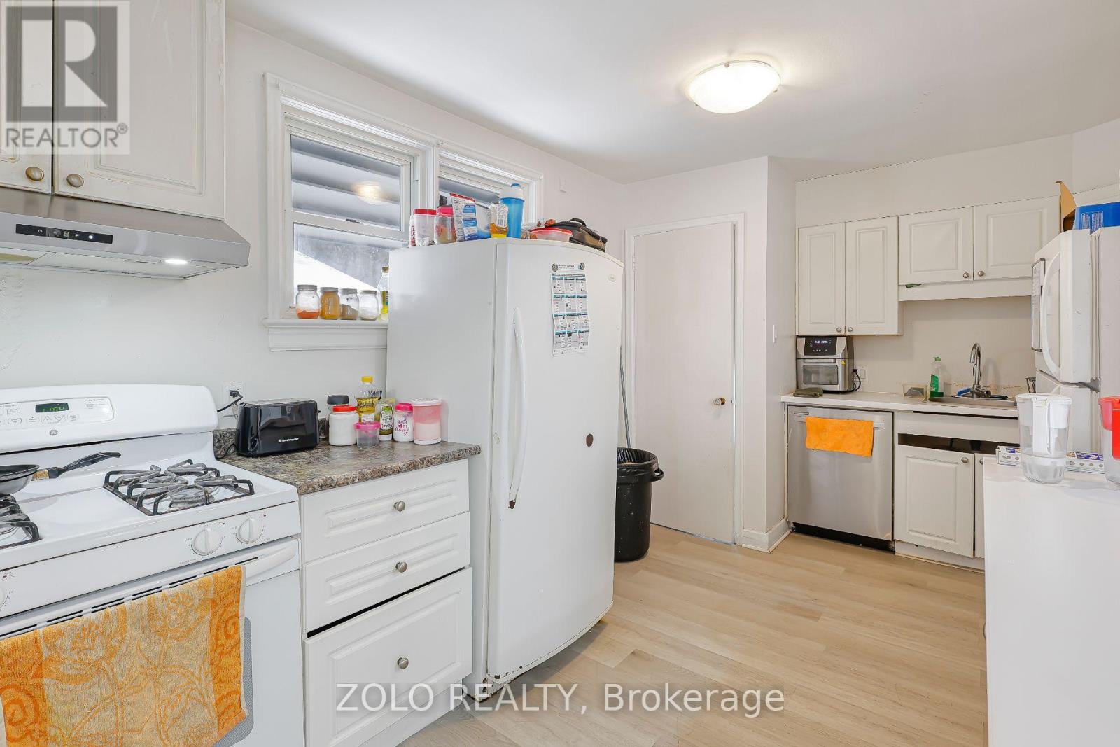 129 ROEHAMPTON AVENUE - 16