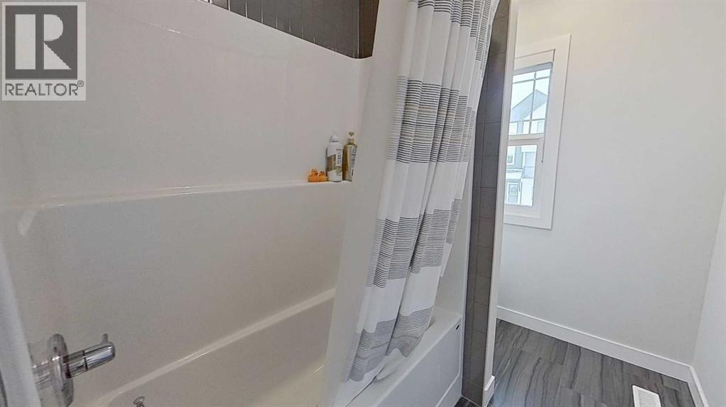 184 Emberside Place, Cochrane