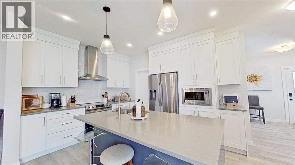 184 Emberside Place - Photo 4 of 49, Cochrane, Alberta