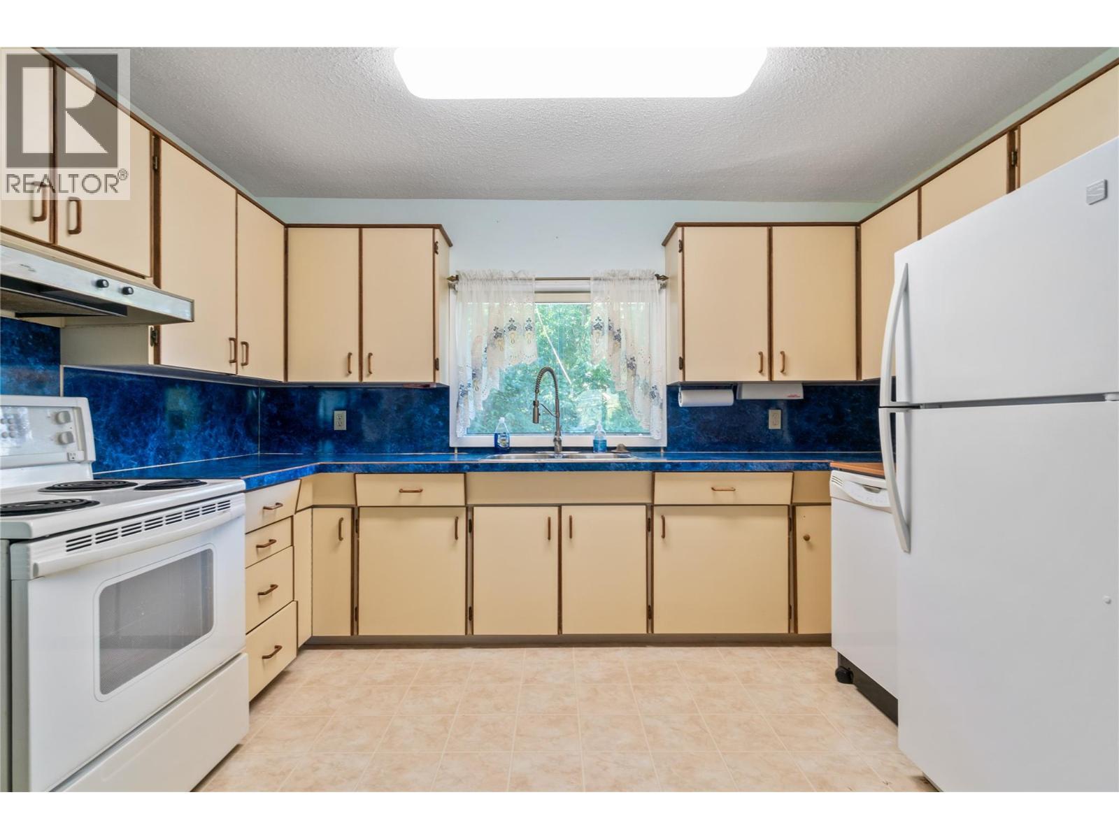 2602 Blind Bay Road, Blind Bay