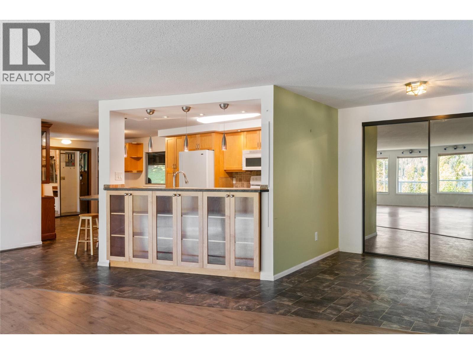  2662 CENTENNIAL Drive, Blind Bay