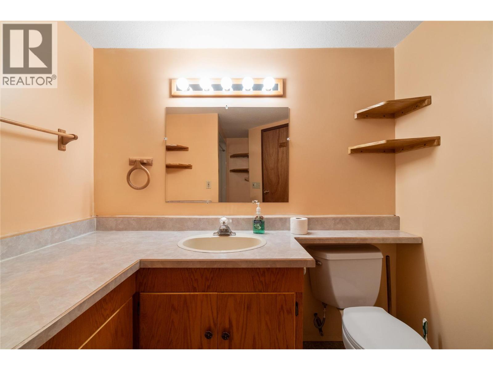  2662 CENTENNIAL Drive, Blind Bay