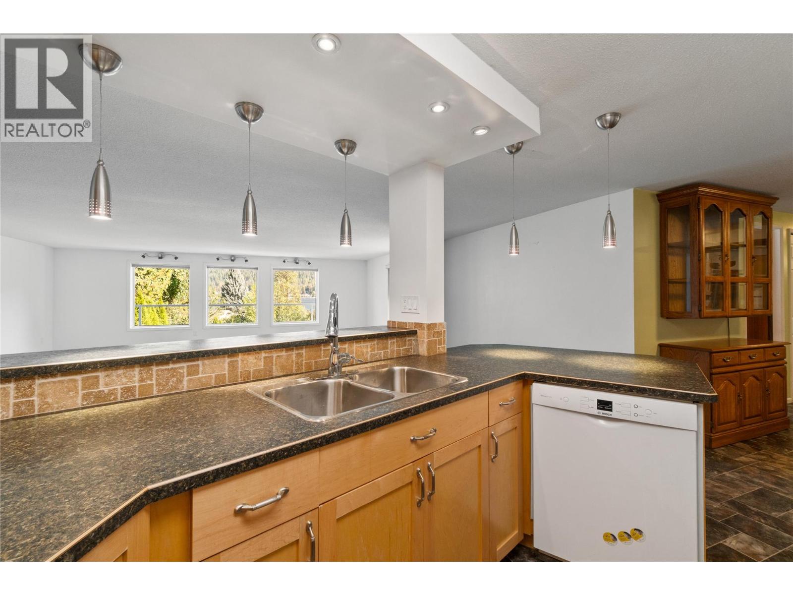  2662 CENTENNIAL Drive, Blind Bay