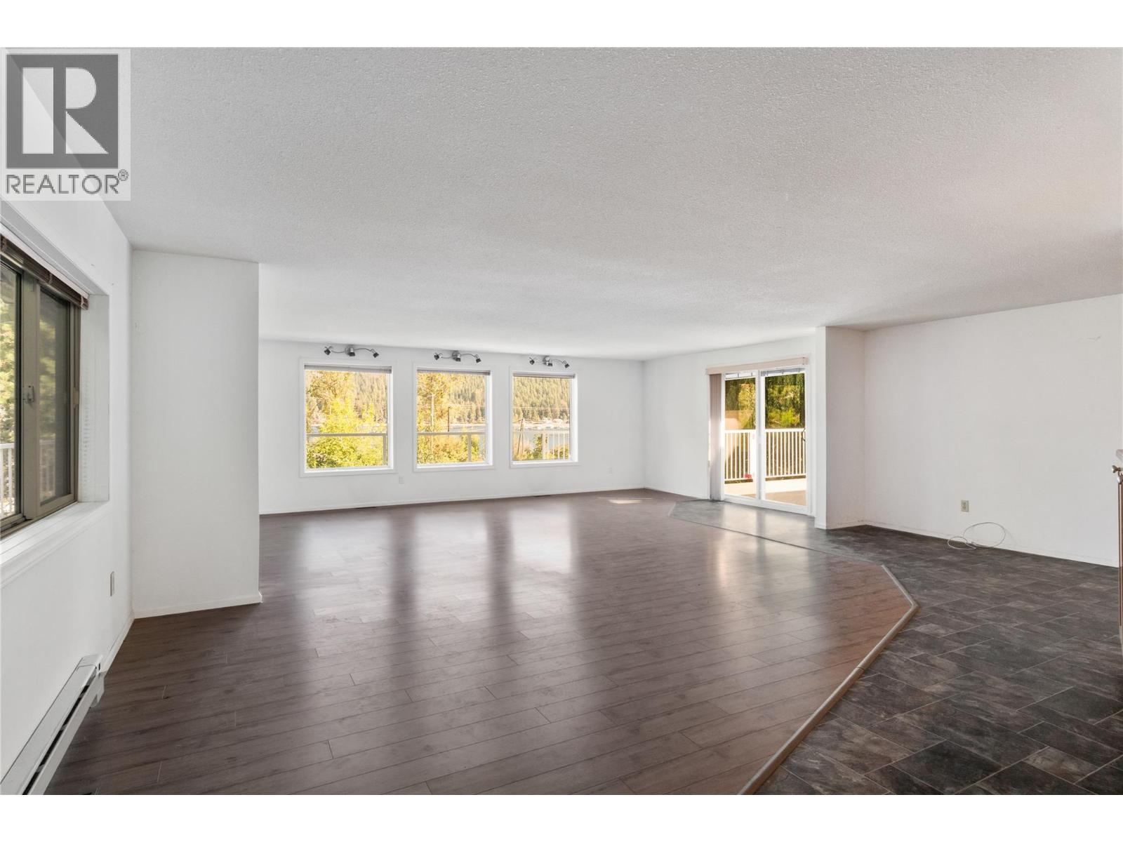  2662 CENTENNIAL Drive, Blind Bay