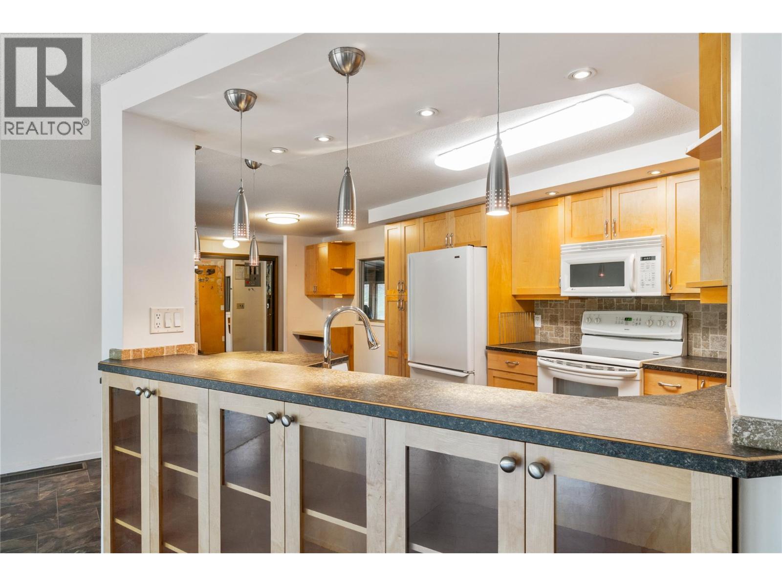  2662 CENTENNIAL Drive, Blind Bay