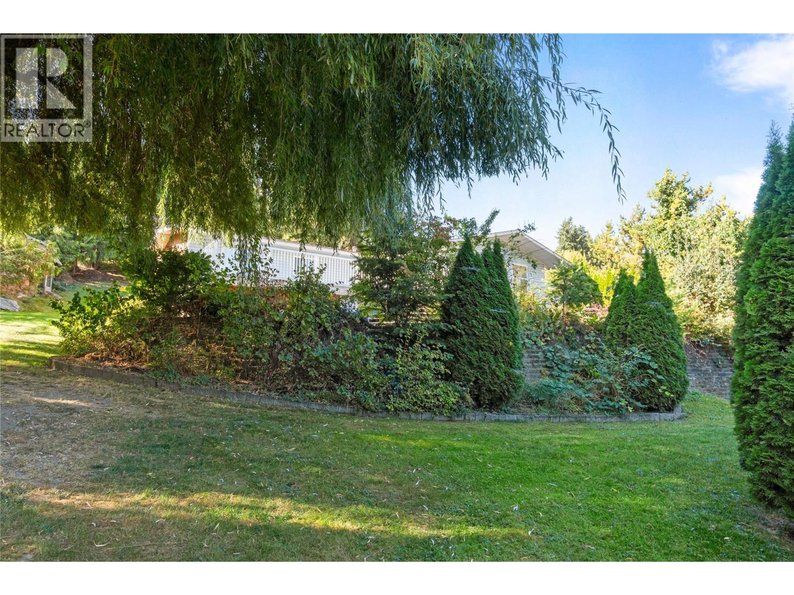  2662 CENTENNIAL Drive, Blind Bay