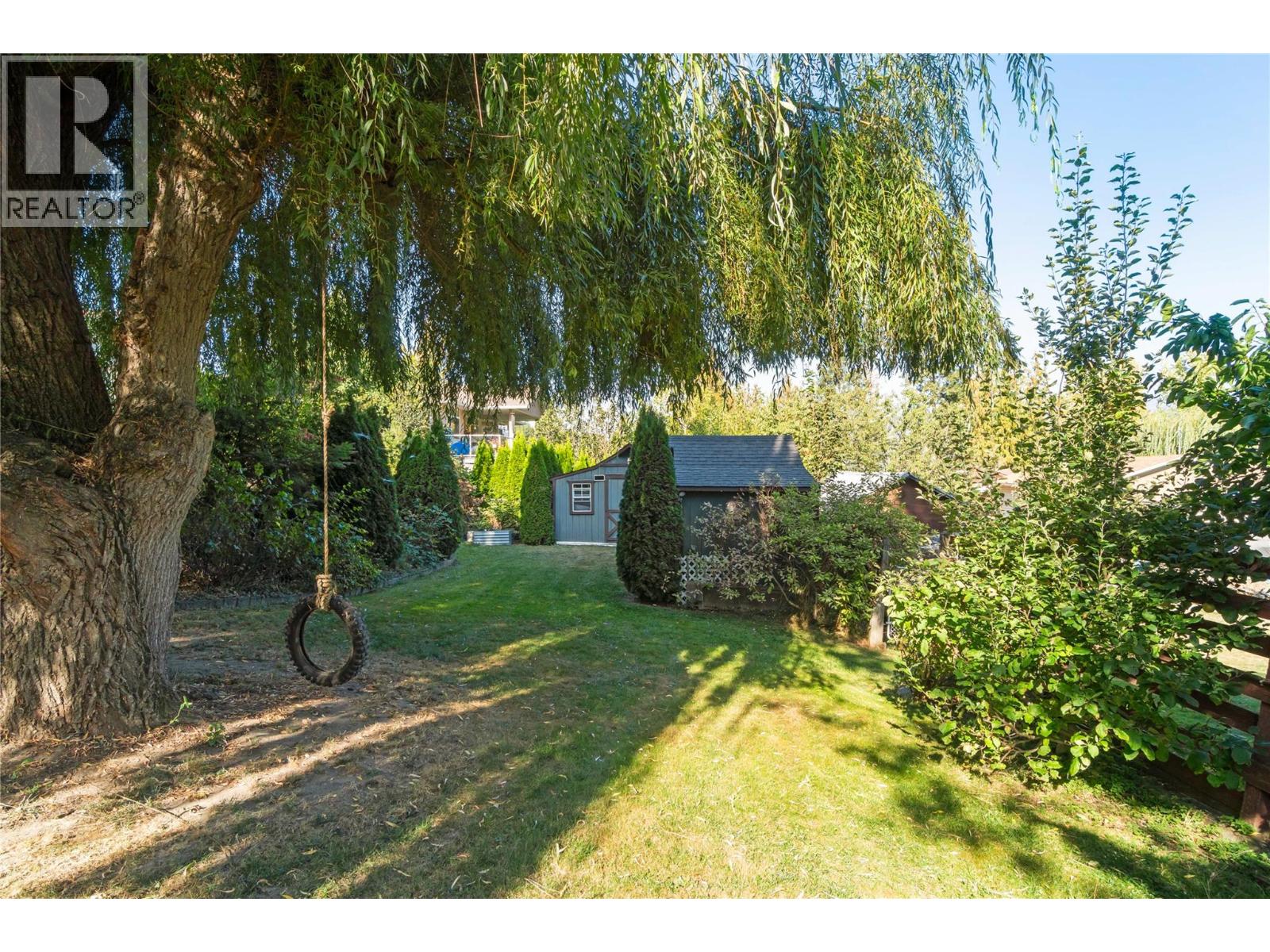  2662 CENTENNIAL Drive, Blind Bay