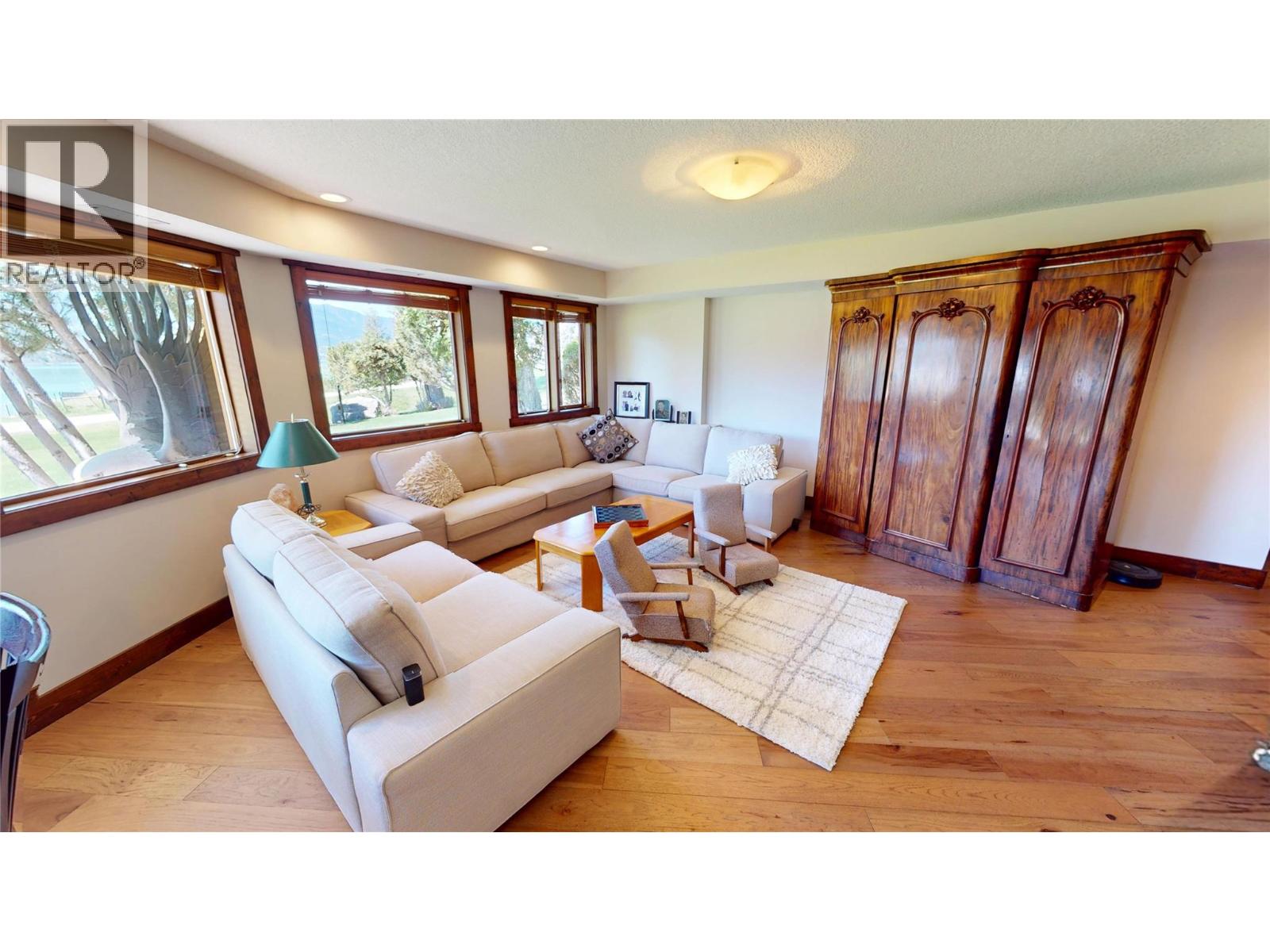 8380 RICHARDSON Crescent - 28