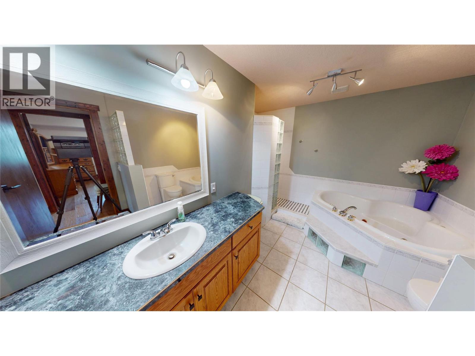 8380 RICHARDSON Crescent - 32