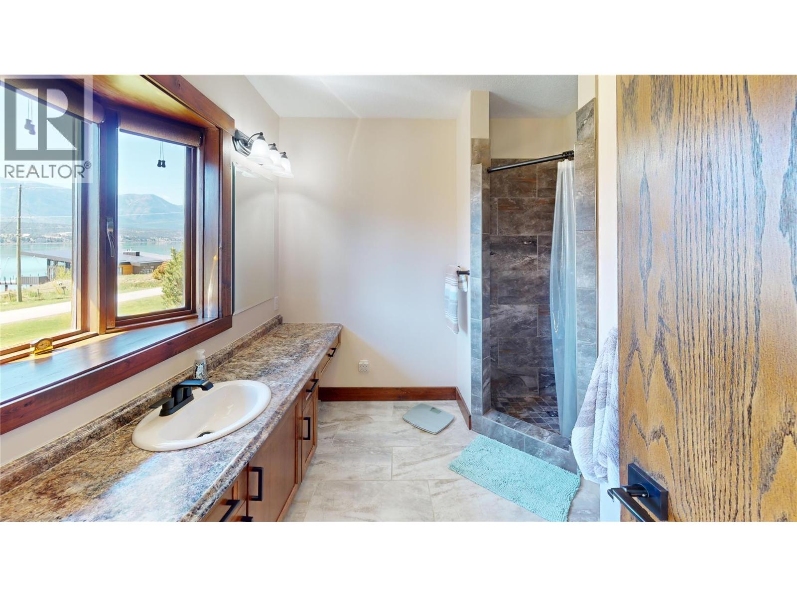 8380 RICHARDSON Crescent - 34