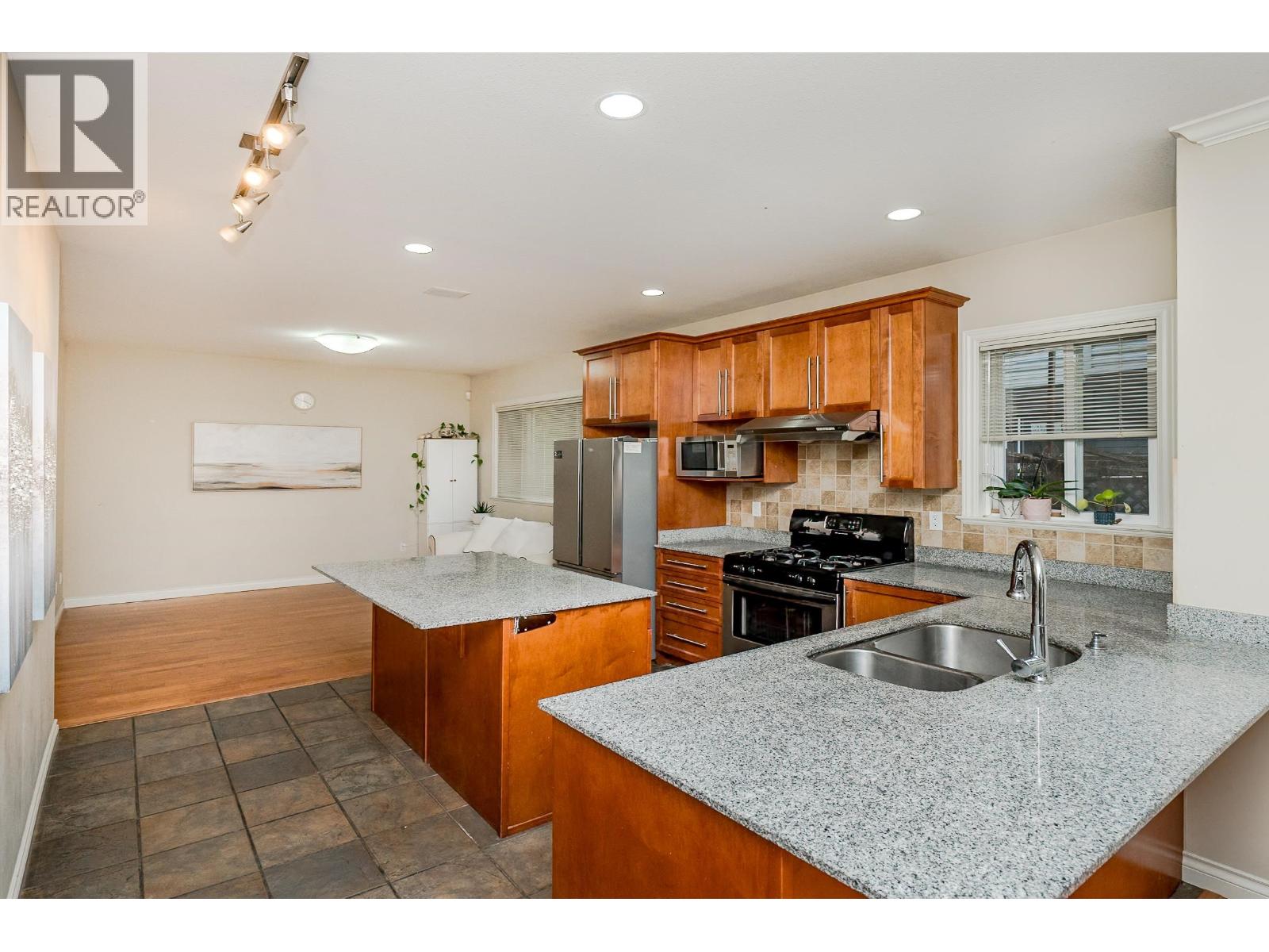 #10-7060 BRIDGE Street, Richmond